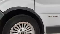 Накладки на колісні арки (4 шт, чорні) 2007-2015, чорний пластик для Opel Vivaro рр