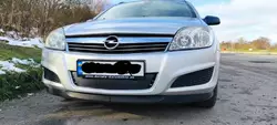 Зимова решітка (2004-2007) Глянцева для Opel Astra H рр