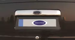 Хром планка над номером (установка на рідну, з місцем під логотип, нерж) Carmos - Турецька сталь для Ford Connect 2002-2006 рр