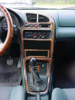 Накладки на панель (горіх, F 1994-1997) для Mazda 323