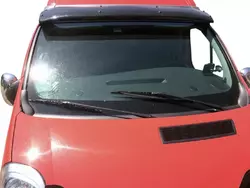Козирьок на лобове скло (чорний глянець, 5мм) для Renault Trafic 2001-2015 рр