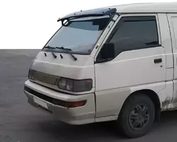 Козирьок на лобове скло для Mitsubishi L300