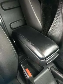 Підлокітник (в підстаканник) Чорний для Volkswagen Caddy 2015-2020 рр