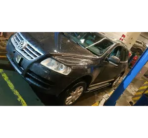Бокові пороги Rainbow (2 шт., алюміній) для Volkswagen Touareg 2002-2010 рр Бокові пороги Rainbow (2 шт., алюміній) для Volkswagen Touareg 2002-2010 рр