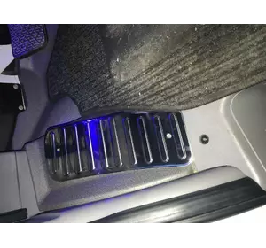 Накладка на підніжку (нерж) для Mercedes Sprinter W906 2006-2018 рр Накладка на підніжку (нерж) для Mercedes Sprinter W906 2006-2018 рр