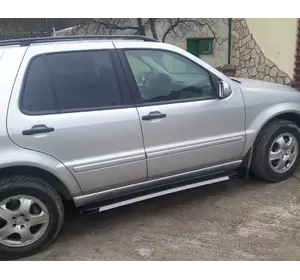 Бокові пороги Maya V1 (2 шт., алюміній) для Mercedes ML W163 Бокові пороги Maya V1 (2 шт., алюміній) для Mercedes ML W163