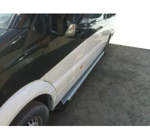 Бокові пороги Line (2 шт, алюміній) Середня база для Mercedes Sprinter W907/W910 2018-2024 рр Бокові пороги Line (2 шт, алюміній) Середня база для Mercedes Sprinter W907/W910 2018-2024 рр
