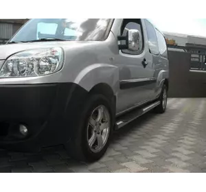 Бічні труби (2 шт., нерж.) 70 мм, з пластиковими вставками для Fiat Doblo I 2001-2005 рр Бічні труби (2 шт., нерж.) 70 мм, з пластиковими вставками для Fiat Doblo I 2001-2005 рр