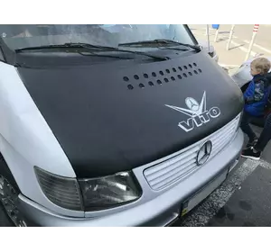 Чохол капота (шкірозамінник) для Mercedes Vito W638 1996-2003 років Чохол капота (шкірозамінник) для Mercedes Vito W638 1996-2003 років