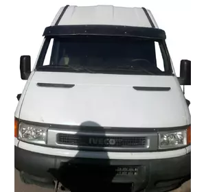 Козирьок на лобове скло V1 (чорний глянець, 5мм) для Iveco Daily 1999-2006 рр Козирьок на лобове скло V1 (чорний глянець, 5мм) для Iveco Daily 1999-2006 рр