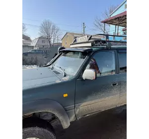 Козирок на лобове скло для Toyota Land Cruiser 80 Козирок на лобове скло для Toyota Land Cruiser 80